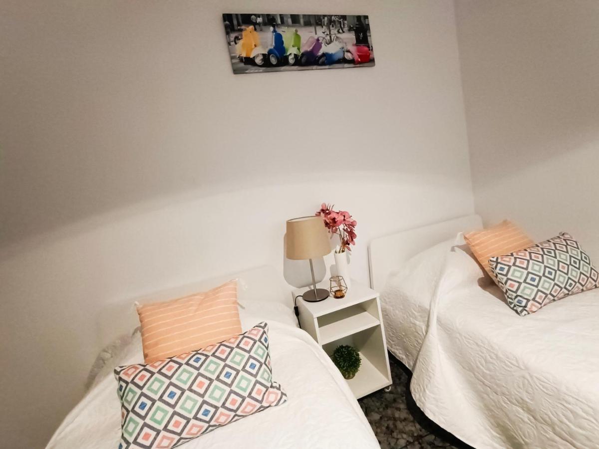 By Plaza Urquinaona Rooms Barcelona Ngoại thất bức ảnh