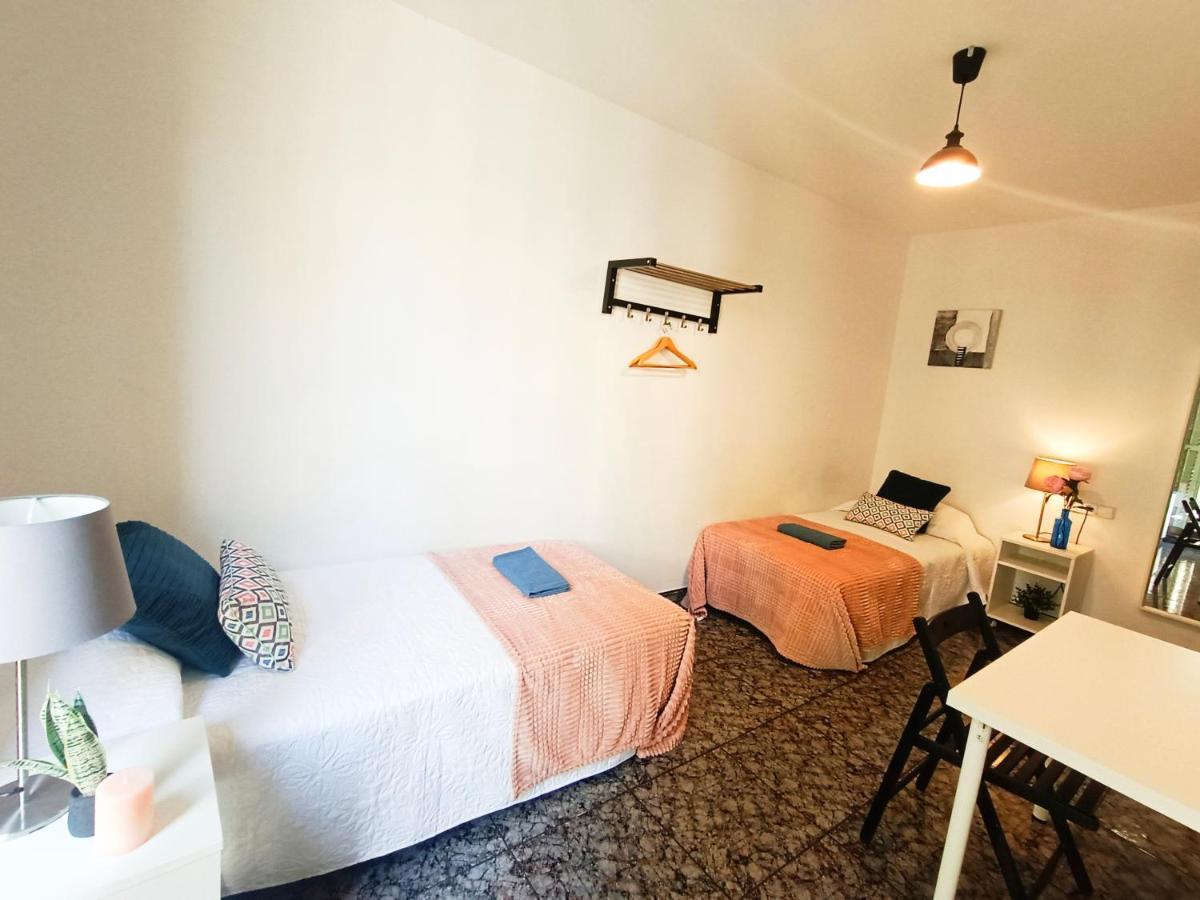 By Plaza Urquinaona Rooms Barcelona Ngoại thất bức ảnh