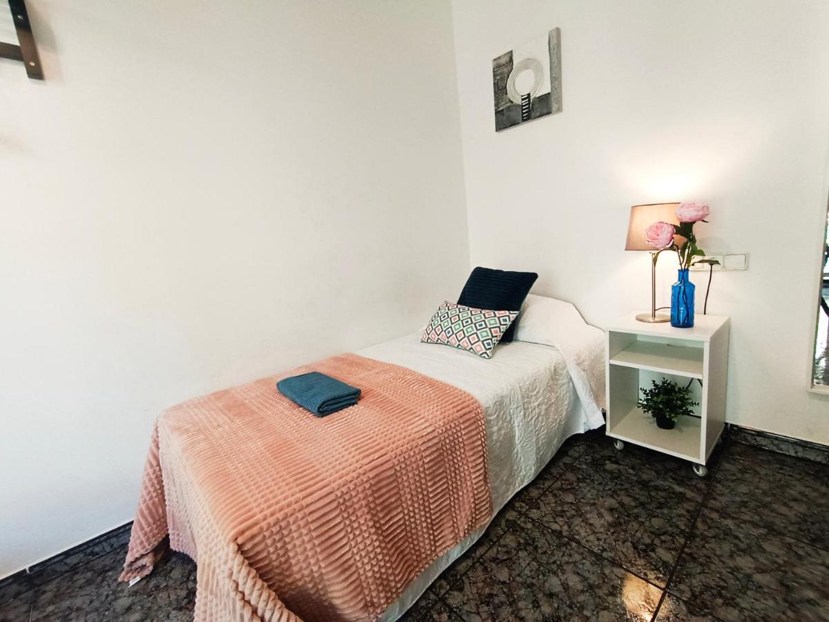 By Plaza Urquinaona Rooms Barcelona Ngoại thất bức ảnh