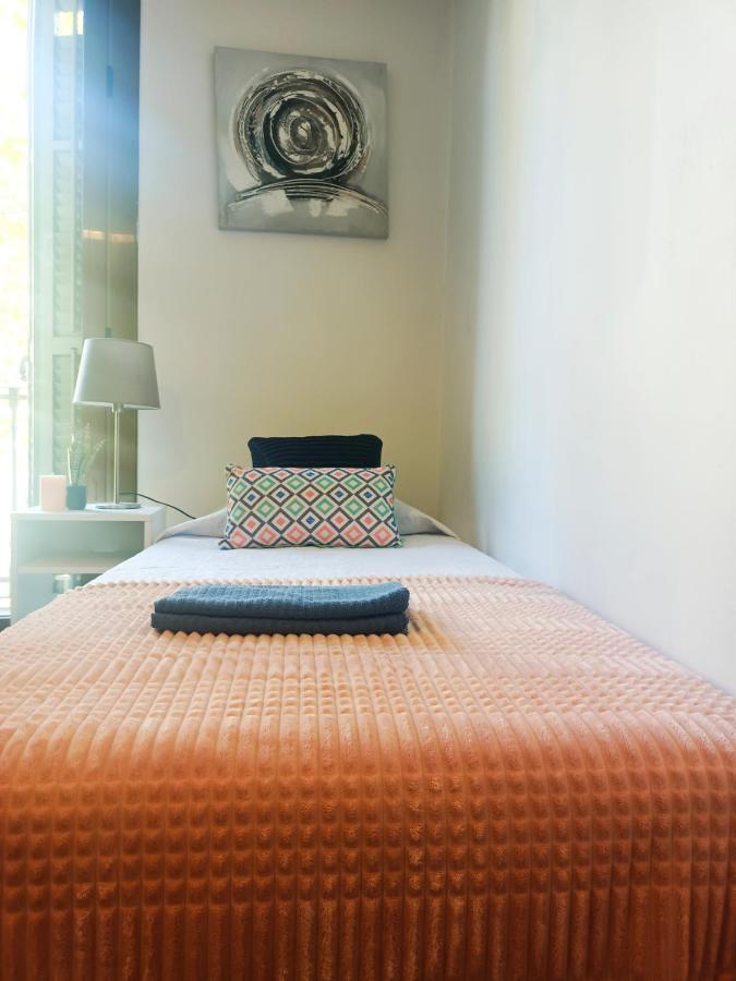 By Plaza Urquinaona Rooms Barcelona Ngoại thất bức ảnh